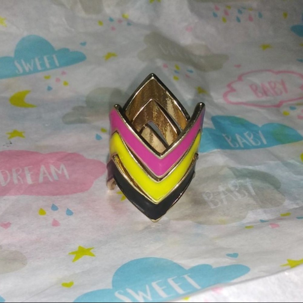 3 Crown Stackable Rings - Picture 6 of 12